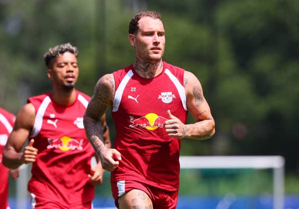 RB Leipzig (AUT) Training Camp, Bundesliga, Saalfelden, August 6, 2026, Gut Brandlhof, Soccer, Bundesliga, GER, RB Leipzig Training Camp in Saalfelden am Steinernen Meer (AUT), Pictured: David Raumr in front of Benjamin Henrichs, Picture Point