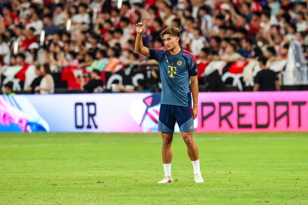 August 6, 2026, Hong Kong, Kaohsiung City, China: Tom Bischof of FC Bayern Munich gestures during a shooting drill in the team s pre-match warm-up ahead of the Audi Football Summit 2026 match against Aston Villa at Kai Tak Stadium in Hong Kong, China. Hong Kong China - ZUMAh201 20260806_zsp_h201_003 Copyright: xYichinxHoux