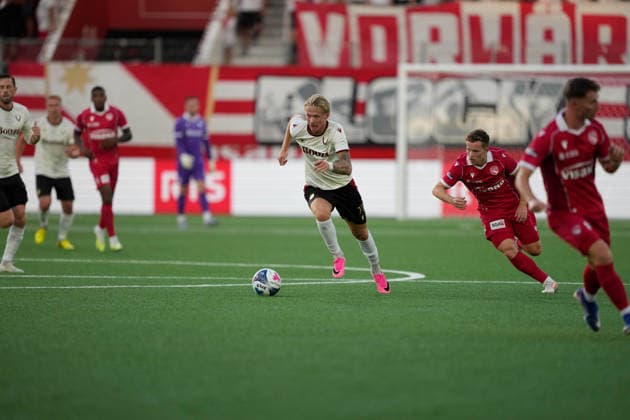 Thun, Switzerland - August 06: Nico Maier (30 THU) against Stigur Thordarson (77 Vikingur R.) during the UEFA Europa League Qualification match between FC Thun and Vikingur Reykjavik at VISANA Stadion on August 06, 2026 in Thun, Switzerland. Copyright: xKjetilxWaberx xSPPx Sportspressphoto_SPR201531