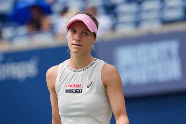 WTA, Tennis Damen Masters 1000 National Bank Open Toronto 2026 - Round of 32 - Day 6 Viktorija Golubic of Swiss reacts during the Women™s Singles round of 32 match against Iga ÅöwiÄÖtek of Poland on day 5 of the WTA Masters 1000 National Bank Open at Sobeys Stadium on August 6, 2026, in Toronto, Canada. (Photo by Leonardo Ramirez Eyepix Group) Copyright: xLeonardoxRamirezx xEyepixxGroupx LR_06082026_08719