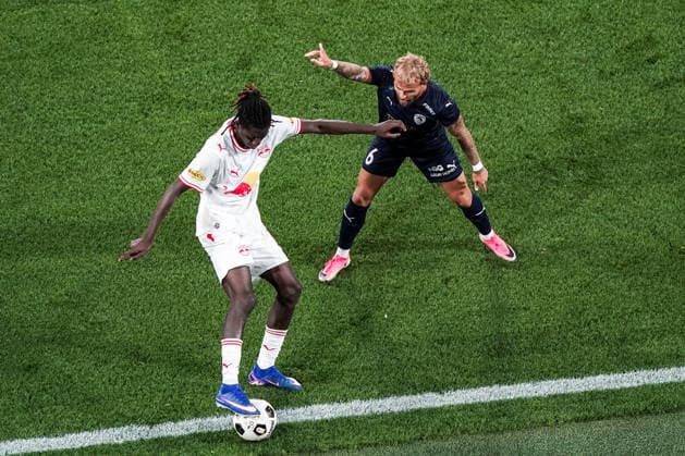 Soccer Austria UEFA Europa League Qualifying 2026–2027, Round 3, August 6, 2026, FC Red Bull Salzburg (Austria) vs. Pafos FC (Cyprus), Red Bull Arena, Wals-Siezenheim, Austria; Gaoussou Diakite (FC Salzburg), Goncalo Rodrigues (Pafos FC) Copyright: xLUKAxKOLANOVICx