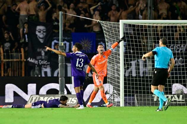 PAOK v RSC Anderlecht - UEFA Europa League THESSALONIKI, GREECE - AUGUST 06 : Saliba Nathan midfielder of RSC Anderlecht, Coosemans Colin goalkeeper of RSC Anderlecht during the UEFA Europa League third qualifying round1st leg match between PAOK and RSC Anderlecht on August 6, 2026 in Thessaloniki, Greece, 06 08 2026 Thessaloniki Greece  Copyright: xJanxDexMeuleneirx