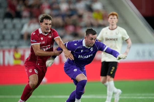 Thun, Switzerland - August 06: Valmir Matoshi (78 THU) against goalkeeper Aron Snaer Fridriksson (29 Vikingur R.) during the UEFA Europa League Qualification match between FC Thun and Vikingur Reykjavik at VISANA Stadion on August 06, 2026 in Thun, Switzerland. Copyright: xKjetilxWaberx xSPPx Sportspressphoto_SPR201570