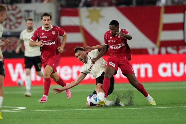Thun, Switzerland - August 06: Gunnar Vatnhamar (6 Vikingur R.) with a foul against Brighton Labeau (96 THU) during the UEFA Europa League Qualification match between FC Thun and Vikingur Reykjavik at VISANA Stadion on August 06, 2026 in Thun, Switzerland. Copyright: xKjetilxWaberx xSPPx Sportspressphoto_SPR201595
