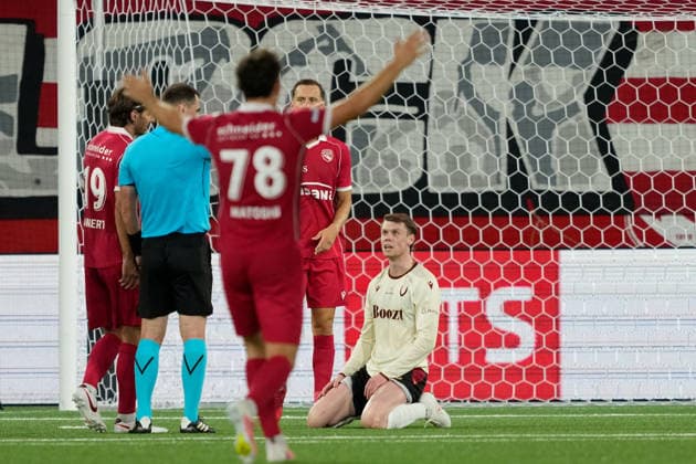 Thun, Switzerland - August 06: Valdimar Thor Ingimundarson (25 Vikingur R.) on the pitch after a foul and no penalty during the UEFA Europa League Qualification match between FC Thun and Vikingur Reykjavik at VISANA Stadion on August 06, 2026 in Thun, Switzerland. Copyright: xKjetilxWaberx xSPPx Sportspressphoto_SPR201604