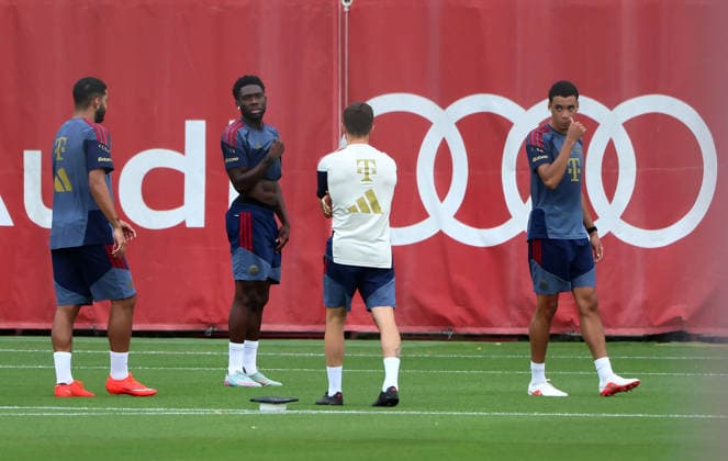 August 6, 2026, FC Bayern Munich, Training, Säbenerstrasse, Munich, Soccer, Sports, Pictured: Ismael Saibari (FC Bayern Munich), Alphons Davies (FC Bayern Munich), Simon Martinello (FC Bayern Munich), and Jamal Musiala (FC Bayern Munich)