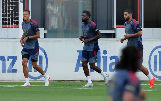 August 6, 2026, FC Bayern Munich, Training, Säbenerstraße, Munich, Soccer, Sports, Pictured: Jamal Musiala (FC Bayern Munich), Alphonso Davies (FC Bayern Munich), Ismael Saibari (FC Bayern Munich), and Serge Gnabry (FC Bayern Munich) jogging