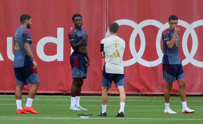 August 6, 2026, FC Bayern Munich Training, Soccer, Sports, Pictured: Ismael Saibari (FC Bayern Munich), Alphons Davies (FC Bayern Munich), Simon Martinello (FC Bayern Munich), and Jamal Musiala (FC Bayern Munich)