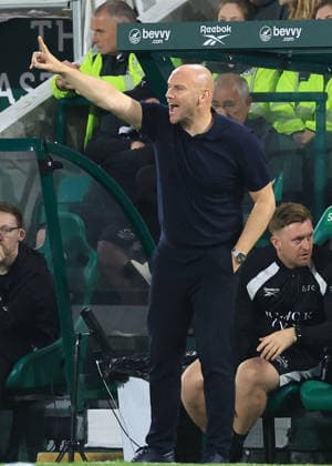 Hibernian v KF Shk‘ndija UEFA Europa Conference League David Gray Hibernian Head Coach shouts instructions to his team during the UEFA Europa Conference League Third Qualifying Round First Leg match at Easter Road, Edinburgh 06 08 2026 UK Newspapers OUT Copyright: xFredxPalmerx FIL-23732-0076