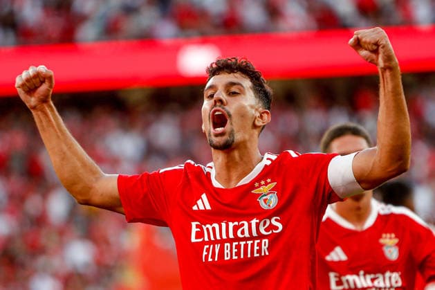 Tomás Araújo defender of Benfica celebrates after scoring the team s second goal during the first leg of the UEFA Europa League third qualifying round match between SL Benfica and Heart of Midlothian FC at the Estádio da Luz, on August 6, 2026, in Lisbon, Portugal. Copyright: xValterxGouveia SPPx Sportspressphoto_SPR201699