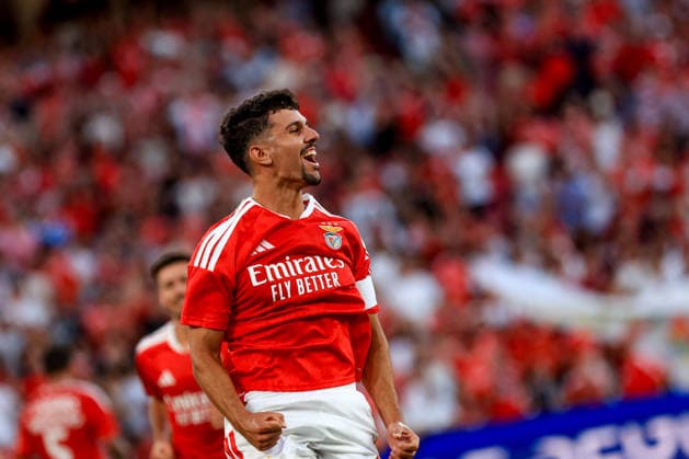 Tomás Araújo defender of Benfica celebrates after scoring the team s second goal during the first leg of the UEFA Europa League third qualifying round match between SL Benfica and Heart of Midlothian FC at the Estádio da Luz, on August 6, 2026, in Lisbon, Portugal. Copyright: xValterxGouveia SPPx Sportspressphoto_SPR201702