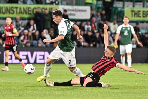 Hibernian v KF ShkÃ«ndija UEFA Europa Conference League Josh Mulligan of Hibernian gets past Drilon Islami of KF ShkÃ«ndija during the UEFA Europa Conference League Third Qualifying Round First Leg match at Easter Road, Edinburgh 06 08 2026 UK Newspapers OUT Copyright: xJamiexJohnstonx FIL-23733-0215