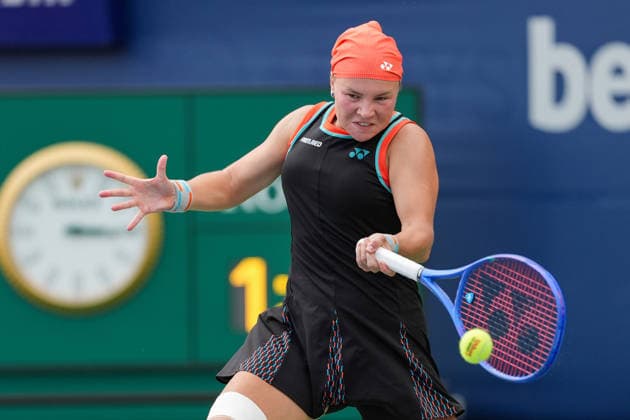 WTA, Tennis Damen Masters 1000 National Bank Open Toronto 2026 - Round of 32 - Day 6 Diana Shnaider of Russia plays a backhand during the Women™s Singles round of 32 match against Anna Kalinskaya of Russia on day 6 of the WTA Masters 1000 National Bank Open at Sobeys Stadium on August 6, 2026, in Toronto, Canada. (Photo by Leonardo Ramirez Eyepix Group) Copyright: xLeonardoxRamirezx xEyepixxGroupx LR_06082026_08793
