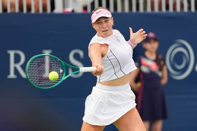 WTA, Tennis Damen Masters 1000 National Bank Open Toronto 2026 - Round of 32 - Day 6 Amanda Anisimova of United States plays a forehand during the Women™s Singles round of 32 match against Nikola BartÅ¯Åˆkova of Czech Republic on day 6 of the WTA Masters 1000 National Bank Open at Sobeys Stadium on August 6, 2026, in Toronto, Canada. (Photo by Leonardo Ramirez Eyepix Group) Copyright: xLeonardoxRamirezx xEyepixxGroupx LR_06082026_194426