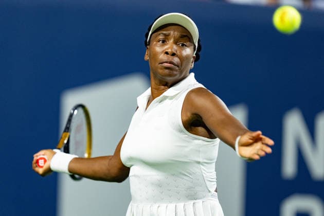 TORONTO, ON - AUGUST 06: Venus Williams of the United States returns a shot during her doubles match at the WTA, Tennis Damen National Bank Open tournament on August 6, 2026 at Sobeys Stadium in Toronto, ON, Canada (Photo by Julian Avram Icon Sportswire) TENNIS: AUG 06 National Bank Open EDITORIAL USE ONLY Icon2608060246