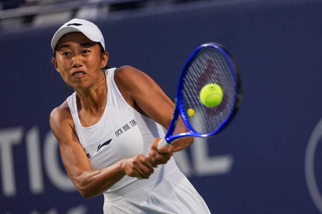 WTA, Tennis Damen Masters 1000 National Bank Open Toronto 2026 - Round of 32 - Day 6 Zhang Shuai of China plays a backhand during the Women™s Singles round of 32 match against Aryna Sabalenka of Belarus on day 6 of the WTA Masters 1000 National Bank Open at Sobeys Stadium on August 6, 2026, in Toronto, Canada. (Photo by Leonardo Ramirez Eyepix Group) Copyright: xLeonardoxRamirezx xEyepixxGroupx LR_06082026_194368