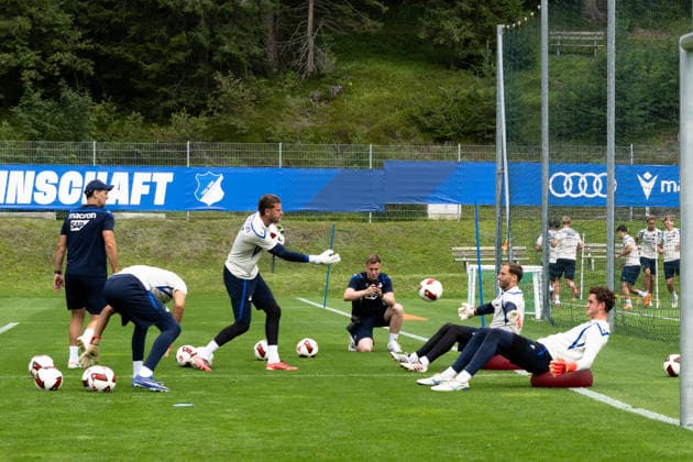 Goalkeeper training with the three goalkeepers: Oliver Baumann, TSG Hoffenheim, 01, seated in the middle, Lukas Petersson, TSG Hoffenheim, 36, on the right, and Luca Philipp, TSG Hoffenheim, 37, throwing on the left, TSG Hoffenheim, soccer, training camp, preseason, 2026–2027 season, GER, August 6, 2026, Eibner Press Photo by Andreas Ulmer, TSG Hoffenheim, soccer, training camp, preseason, 2026–2027 season, GER, August 6, 2026, Copyright: xEibner-Pressefoto AndreasxUlmerx EP_AUR