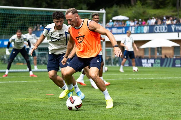 Vladimir Coufal, TSG Hoffenheim, 34, in the foreground, against Umut Tohumcu, TSG Hoffenheim, 25, TSG Hoffenheim, soccer, training camp, preseason, 2026–2027 season, GER, August 6, 2026, Eibner Press Photo Andreas Ulmer TSG Hoffenheim, soccer, training camp, preseason, 2026–2027 season, GER, August 6, 2026, Copyright: xEibner-Pressefoto AndreasxUlmerx EP_AUR