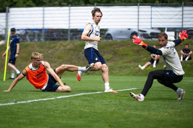 Patrick Wimmer (TSG Hoffenheim, 08) scores, despite attempts to block the shot by Nathan De Cat (TSG Hoffenheim, 17) on the left and Oliver Baumann (TSG Hoffenheim, 01, TSG Hoffenheim, soccer, training camp, preseason, 2026–2027 season, GER, August 6, 2026, Eibner Press Photo by Andreas Ulmer, TSG Hoffenheim, soccer, training camp, preseason, 2026–2027 season, GER, August 6, 2026, Copyright: xEibner-Pressefoto AndreasxUlmerx EP_AUR