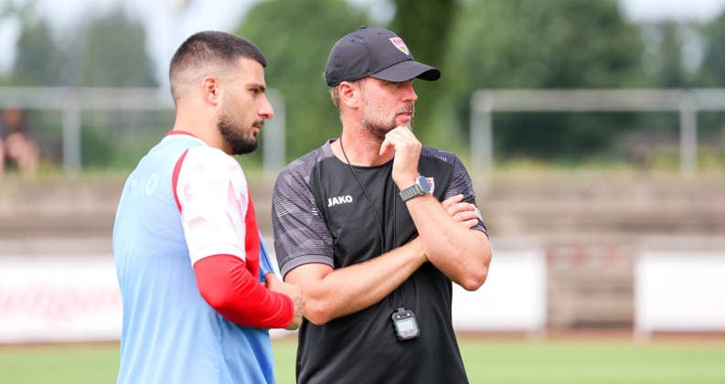 August 7, 2026, Germany, Grassau, Bundesliga, 2026–2027 season, VfB Stuttgart training camp, from left: Deniz Undav, VfB coach Sebastian Hoeneß
