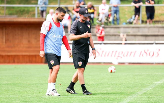 August 7, 2026, Germany, Grassau, Bundesliga, 2026–2027 season, VfB Stuttgart training camp, from left: Deniz Undav, VfB coach Sebastian Hoeneß