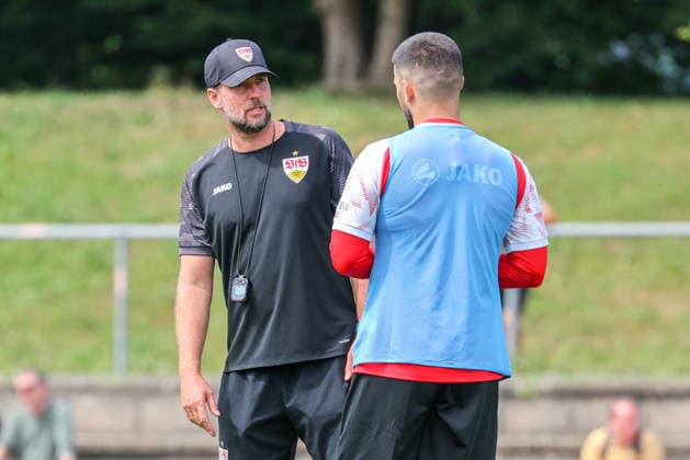 August 7, 2026, Germany, Grassau, Bundesliga, 2026–2027 season, VfB Stuttgart training camp, from left: VfB coach Sebastian Hoeneß, Deniz Undav,