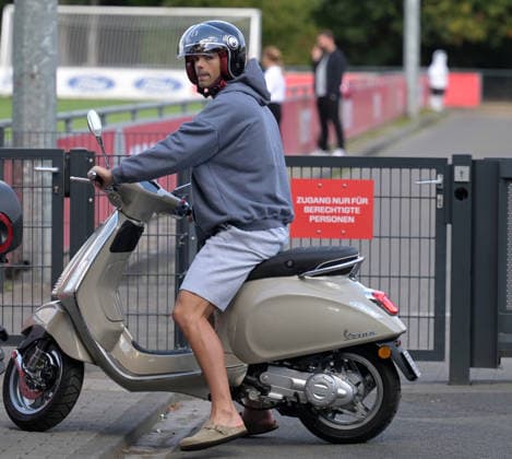 August 7, 2026, xophax, Soccer, Bundesliga 1, 1. FC Köln Training on Field 1 at Geissbockheim; the pros train ahead of the evening match against Real San Sebastian; Joel Schmied of 1. FC Köln rides his Vespa scooter to training in Kitzbühel