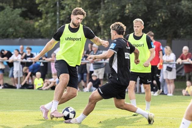 Final training session for SSV Ulm 1846 Soccer ahead of their first league match in Stuttgart, Soccer, Training, Ulm Training Field, August 6, 2026, from left: Daniel Hülsenbusch, SSV Ulm 1846 Soccer, 04, Tibet Erkan Sevik, SSV Ulm 1846 Soccer, 41, U19 players at the final training session for SSV Ulm 1846 Soccer ahead of their first league match in Stuttgart, soccer, training, Ulm training field, August 26, 2006; Photo by Lucca Fundel, Ulm training field, Baden-Württemberg, Germany