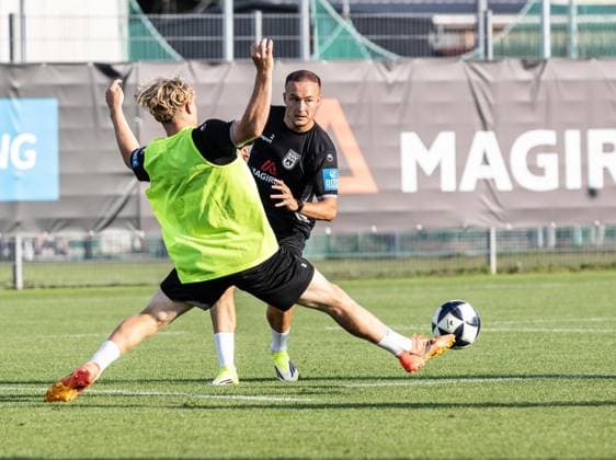 Final training session for SSV Ulm 1846 Soccer ahead of their first league match in Stuttgart, soccer, training, Ulm training field, August 6, 2026, from left: Benedikt Ehe, SSV Ulm 1846 Soccer, 06, Mattis Hoppe, SSV Ulm 1846 Soccer, 02 Final training session for SSV Ulm 1846 Soccer ahead of their first league match in Stuttgart, soccer, training, Ulm training field, August 26, 2006. Photo by Lucca Fundel, Ulm training field, Baden-Württemberg, Germany