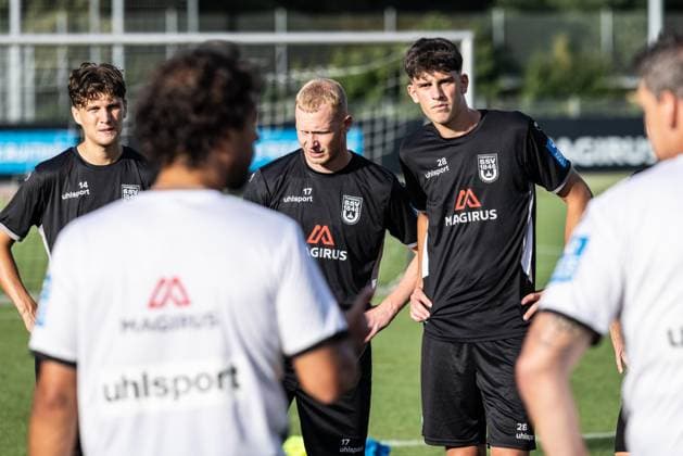 Final training session for SSV Ulm 1846 Soccer ahead of their first league match in Stuttgart, Soccer, Training, Ulm Training Field, August 6, 2026, from left: Karl Kempf, SSV Ulm 1846 Soccer, 14, Leon Müller, SSV Ulm 1846 Soccer, 17, Mateo Mrden, SSV Ulm 1846 Soccer, 28. Final training session for SSV Ulm 1846 Soccer ahead of their first league match in Stuttgart, Soccer, Training, Ulm Training Ground, August 26, 2006. Photo by Lucca Fundel, Ulm Training Ground, Baden-Württemberg, Germany