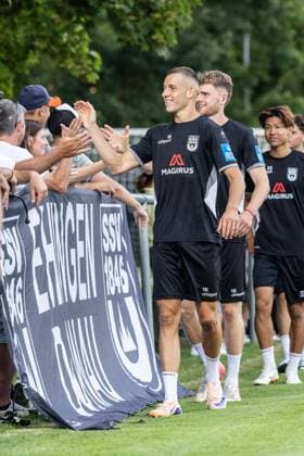 Final training session for SSV Ulm 1846 Soccer ahead of their first league match in Stuttgart, soccer, training, Ulm training field, August 6, 2026; autograph cards and selfies for Ulm fans after training ended; Simun Birkic, SSV Ulm 1846 Soccer, 16 Final training session for SSV Ulm 1846 Soccer ahead of their first league match in Stuttgart, soccer, training, Ulm training field, August 26, 2006. Photo by Lucca Fundel, Ulm training field, Baden-Württemberg, Germany