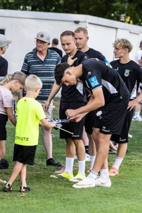 SSV Ulm 1846 soccer team s final practice before their first league game in Stuttgart, Soccer, Training, Ulm Training Field, August 6, 2026—Autograph cards and selfies for Ulm fans after training ended: Mateo Mrden, SSV Ulm 1846 Soccer, 28—Final training session for SSV Ulm 1846 Soccer ahead of their first league match in Stuttgart, Soccer, Training, Ulm Training Ground, August 26, 2006. Photo by Lucca Fundel, Ulm Training Ground, Baden-Württemberg, Germany