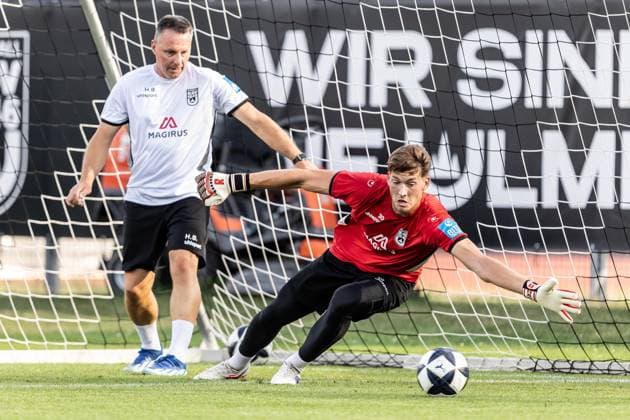 Final training session for SSV Ulm 1846 Soccer ahead of their first league match in Stuttgart, soccer, training, Ulm training field, August 6, 2026; from left: Holger Betz, SSV Ulm 1846 Soccer, goalkeeper coach, Robin Mantel, SSV Ulm 1846 Soccer, 30 Final training session for SSV Ulm 1846 Soccer ahead of their first league match in Stuttgart, soccer, training, Ulm training field, August 26, 2006. Photo by Lucca Fundel, Ulm training field, Baden-Württemberg, Germany