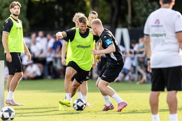 Final training session for SSV Ulm 1846 Soccer ahead of their first league match in Stuttgart, soccer, training, Ulm training field, August 26, 2006, from left: Johannes Jo Reichert (C), SSV Ulm 1846 Soccer, 05, Leon Müller, SSV Ulm 1846 Soccer, 17 Final training session for SSV Ulm 1846 Soccer ahead of their first league match in Stuttgart, soccer, training, Ulm training field, August 26, 2006. Photo by Lucca Fundel, Ulm training field, Baden-Württemberg, Germany