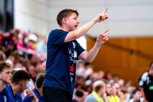 August 7, 2026, xdobgx, 2026 Heide Cup Handball Tournament, TSV Hannover Burgdorf vs. Mors Thy Handball; from left: Dennis Bo Jensen (Mors Thy Handball), head coach giving instructions, gesturing with his arms, gesticulating, giving instructions