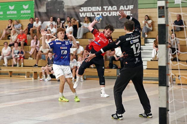 August 7, 2026, xovx, Lindencup Handball, TuS Holzheim vs. HSG Pohlheim: Jonathan Martenstein (HSG Pohlheim), Finn Langenau (TuS Holzheim), Joshua Laudt (HSG Pohlheim), Linden Stadthalle, Hesse, Germany, DE
