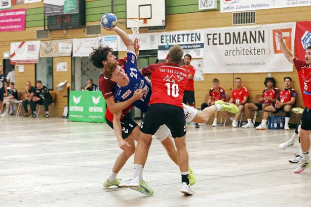 August 7, 2026, xovx, Lindencup Handball Tournament, TuS Holzheim vs. HSG Pohlheim; Maxim Hölzer (TuS Holzheim), Jonathan Martenstein (HSG Pohlheim), Simon Giebenhain (TuS Holzheim); Linden Stadthalle, Hesse, Germany, DE