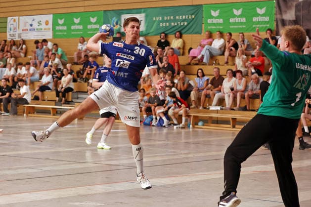 August 7, 2026, xovx, Lindencup Handball Tournament, TuS Holzheim vs. HSG Pohlheim, Leon Frenko (HSG Pohlheim), Ben Fischer (TuS Holzheim), Linden City Hall, Hesse, Germany, DE