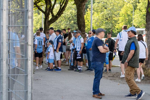 Fans wait for the gates to open, TSV 1860 Munich vs. FC Augsburg II, soccer, Bavarian Regional League, Matchday 3, August 7, 2026. DFB regulations prohibit any use of photographs as image sequences and or quasi-video. Munich, Bavaria, Germany Copyright: xkolbert-press UlrichxGamelx