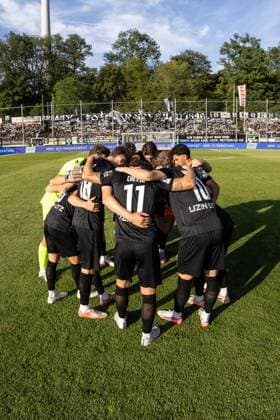 SV Stuttgarter Kickers vs. SSV Ulm 1846 Soccer, Regionalliga, Matchday 1, GAZI Stadium on the Waldau, Stuttgart, August 26, 2007 Team Team Circle Squad Team Circle SSV Ulm 1846 Soccer SV Stuttgarter Kickers vs. SSV Ulm 1846 Soccer, Football, Regional League, Matchday 1, GAZI Stadium on the Waldau, Stuttgart, August 26, 2007 Photo by Lucca Fundel, Stuttgart, GAZI Stadium on the Waldau, Baden-Württemberg, Germany