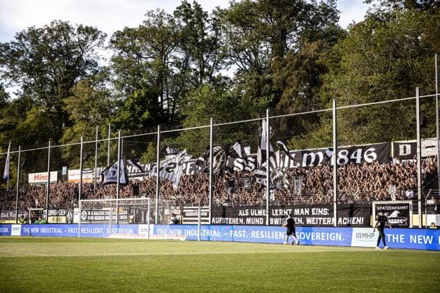 SV Stuttgarter Kickers vs. SSV Ulm 1846 Soccer, Regionalliga, Matchday 1, GAZI Stadium at Waldau, Stuttgart, August 26, 2007, SSV Ulm 1846 fans, soccer, SV Stuttgarter Kickers vs. SSV Ulm 1846, soccer, Regionalliga, Matchday 1, GAZI Stadium auf der Waldau, Stuttgart, August 26, 2007. Photo by Lucca Fundel, Stuttgart, GAZI Stadium auf der Waldau, Baden-Württemberg, Germany