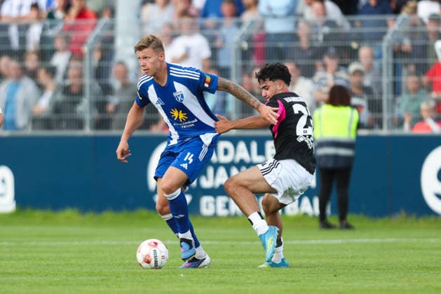 August 7, 2026, Soccer, Men s, Regionalliga Nord, Matchday 2, BSV Kickers Emden vs. Hamburger SV II, Luc Ihorst (blue, 14) of BSV Kickers Emden in a tackle with Mehmet Yildirim (23) of Hamburger SV II