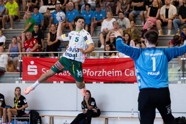 Rutger TEN VELDE FRISCH AUF Goeppingen, 05 scores a goal, play, shot on goal GER, FRISCH AUF Goeppingen vs. TSV Neuhausen Filder, handball, preseason, tournament, S Cup Altensteig, Quarterfinals, 2026–2027 Season, August 7, 2026, GER, FRISCH AUF Goeppingen vs. TSV Neuhausen Filder, handball, preseason, tournament, S Cup Altensteig, quarterfinals, 2026–2027 season, August 7, 2026, Altensteig Copyright: xEibnerxPressefoto OliverxSchmidtx EP_OST