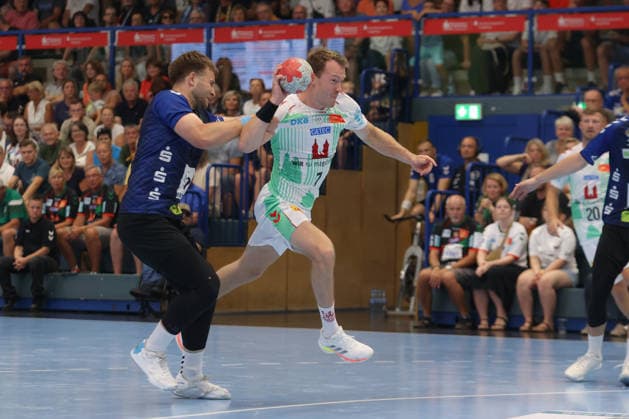 August 7, 2026, xtgx, Handball Tournament, EHV Aue vs. SC Magdeburg emspor, from left: Felix Claar (Magdeburg), 7 takes a shot, goal scorer, scores a goal, Lößnitz