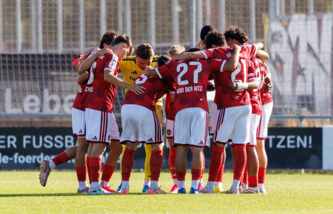 August 7, 2026 Soccer Season 2026–2027 Bavarian Regional League 03 Matchday 1 FC Nuremberg FCN II Club TSV Buchbach Women s Team xdaxmax FCN team posing in a circle before kickoff