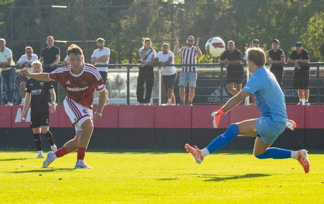 August 7, 2026 Soccer Season 2026–2027 Bavarian Regional League 03 Matchday 1 FC Nuremberg FCN II Club TSV Buchbach Women s Team xdaxmax Joel Skowronek 39, 1 FC Nuremberg FCN II with a shot on goal against Ludwig Zech 1, TSV Buchbach