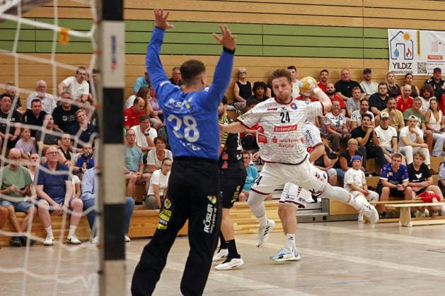 August 7, 2026, xovx, Lindencup Handball Tournament, TV Hüttenberg vs. HSC 2000 Coburg; Fabian Apfel (HSC Coburg), Tizian Weimer (TV Hüttenberg); Linden Stadthalle, Hesse, Germany, DE