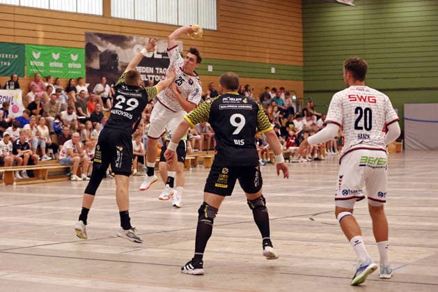 August 7, 2026, xovx, Lindencup Handball, TV Hüttenberg vs. HSC 2000 Coburg, Leonards Valkovskis (HSC Coburg), Torsten Anselm (TV Hüttenberg), Bartlomiej Bis (HSC Coburg), Leif Haack (TV Hüttenberg), Linden Stadthalle, Hesse, Germany, DE