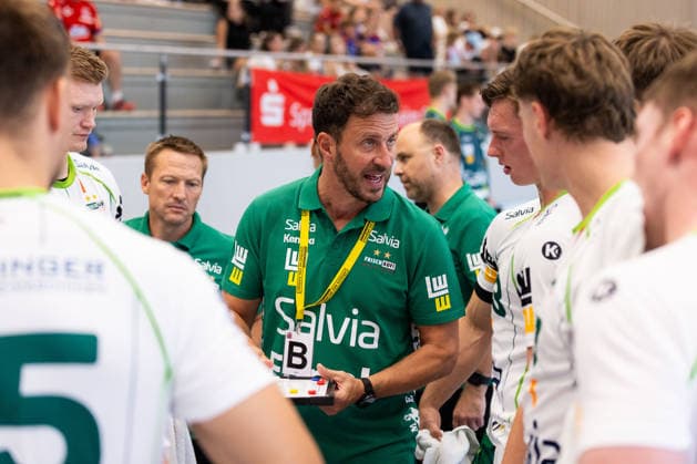 Ben MATSCHKE FRISCH AUF Goeppingen, Coach gives instructions during a timeout, Timeout GER, FRISCH AUF Goeppingen vs. TSV Neuhausen Filder, Handball, Preseason, Tournament, S Cup Altensteig, Quarterfinals, 2026–2027 Season, August 7, 2026, GER, FRISCH AUF Goeppingen vs. TSV Neuhausen Filder, Handball, Preseason, Tournament, S Cup Altensteig, Quarterfinals, 2026–2027 Season, August 7, 2026, Altensteig Copyright: xEibnerxPressefoto OliverxSchmidtx EP_OST
