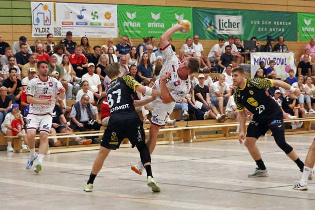 August 7, 2026, xovx, Lindencup Handball, TV Hüttenberg vs. HSC 2000 Coburg; from left: David Kuntscher (TV Hüttenberg), Jesper Schmidt (HSC Coburg), Torsten Anselm (TV Hüttenberg), Leonards Valkovskis (HSC Coburg); Linden City Hall, Hesse, Germany, DE
